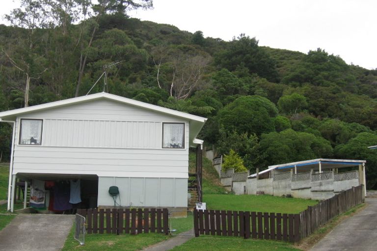 Photo of property in 35 Edelweiss Grove, Timberlea, Upper Hutt, 5018