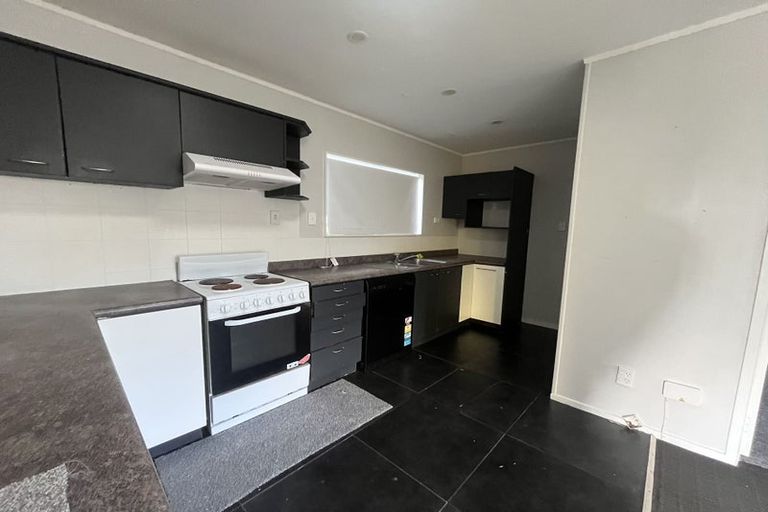 Photo of property in 50 Colwill Road, Massey, Auckland, 0614