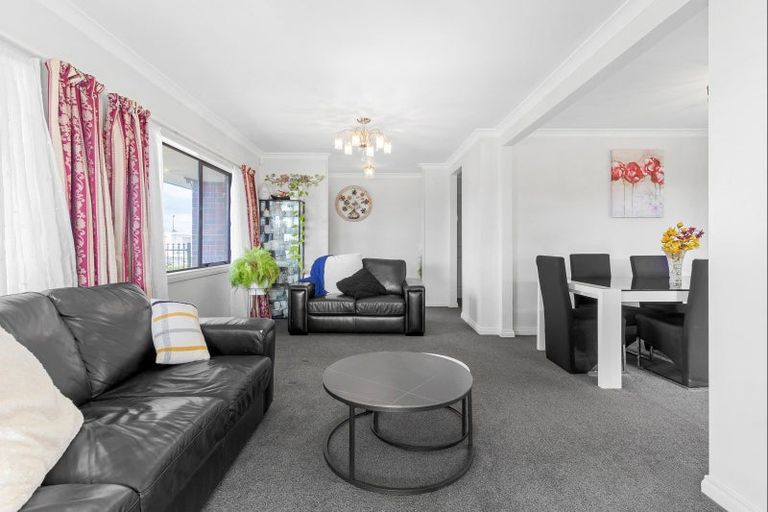 Photo of property in 128 Collins Road, Melville, Hamilton, 3206