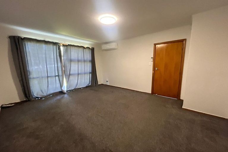 Photo of property in 11 Springside Place, New Lynn, Auckland, 0600