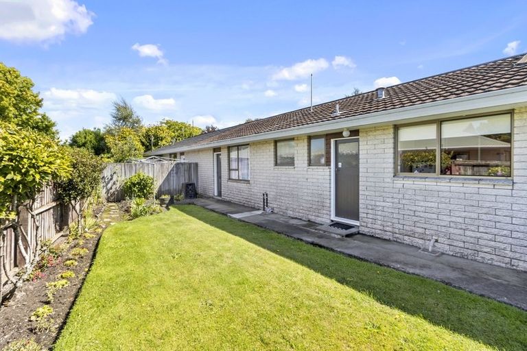 Photo of property in 1/450b Harewood Road, Harewood, Christchurch, 8051
