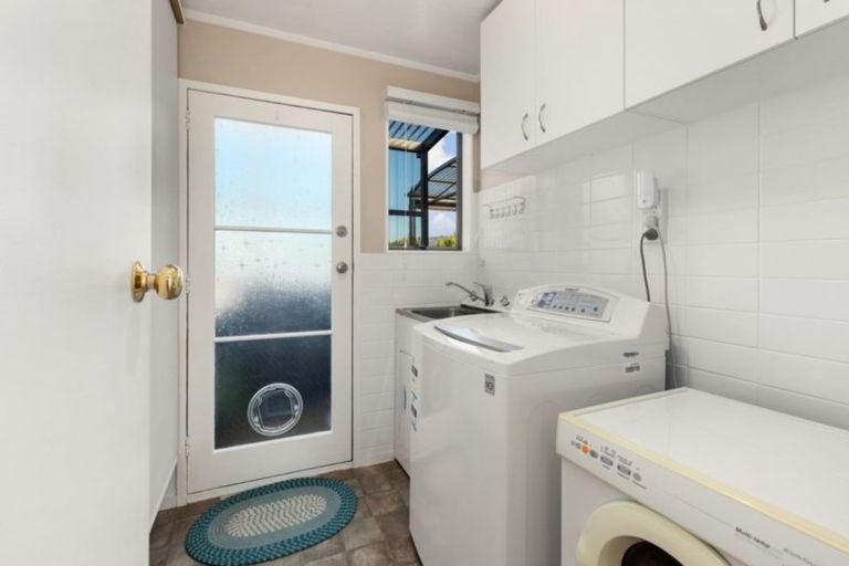 Photo of property in 3 Waipounamu Drive, Kelson, Lower Hutt, 5010