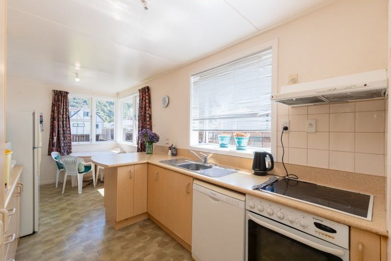 Photo of property in 4 California Drive, Totara Park, Upper Hutt, 5018