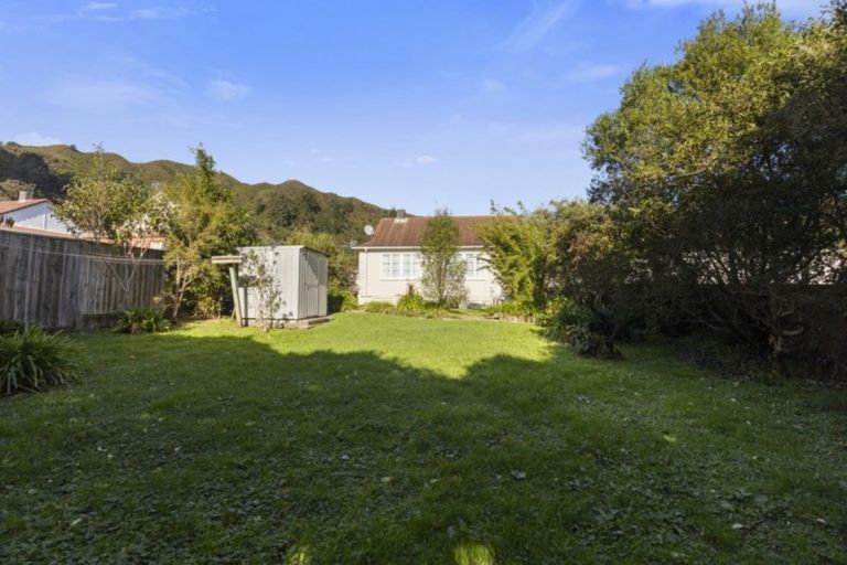 Photo of property in 11 Cleland Crescent, Naenae, Lower Hutt, 5011
