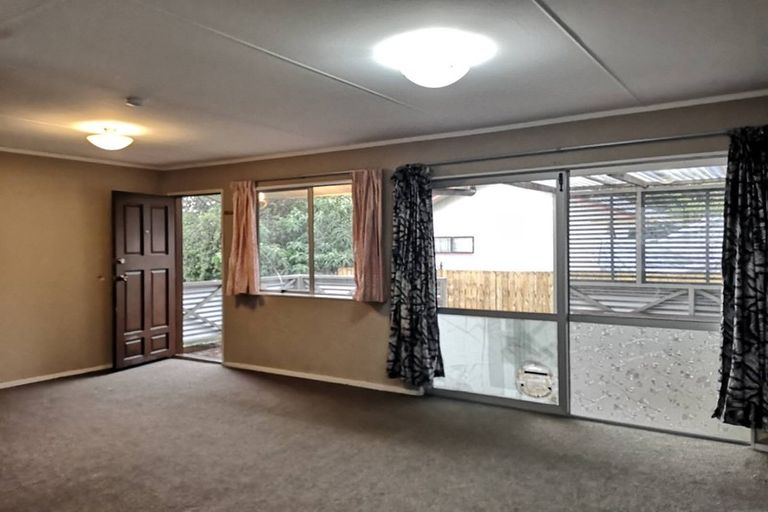 Photo of property in 23 Everglade Drive, Goodwood Heights, Auckland, 2105