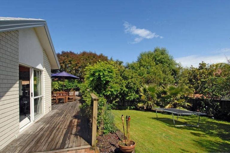 Photo of property in 15 Goldfinch Rise, Unsworth Heights, Auckland, 0632