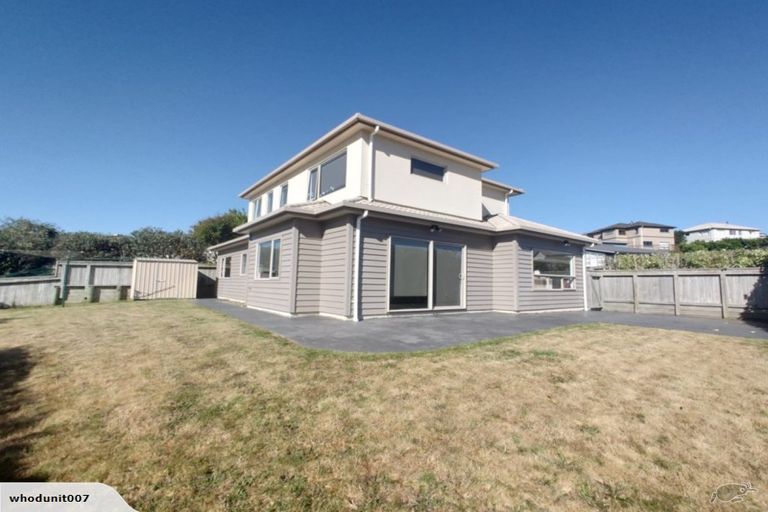 Photo of property in 6 Tararua Close, Aotea, Porirua, 5024