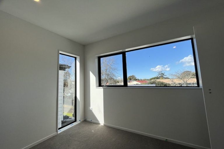 Photo of property in 10/535 Swanson Road, Ranui, Auckland, 0612
