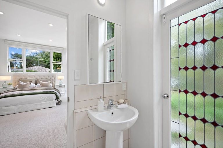 Photo of property in 194 Onewa Road, Birkenhead, Auckland, 0626