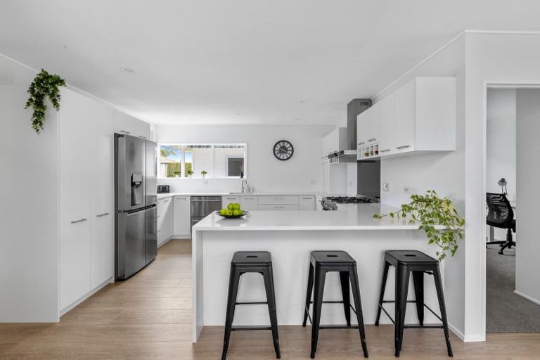 Photo of property in 3 Lakeside Drive, Orewa, 0931