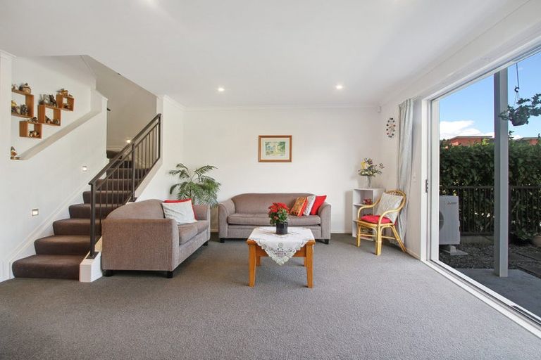Photo of property in 7 Briddock Way, Swanson, Auckland, 0614