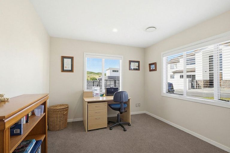 Photo of property in 60 Saint Ives Drive, Camborne, Porirua, 5026