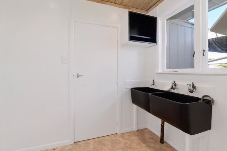 Photo of property in 28 Charles Road, Hannahs Bay, Rotorua, 3010