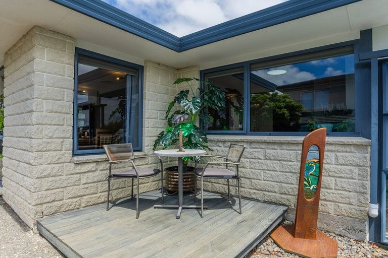 Photo of property in 22 Regent Drive, Paraparaumu Beach, Paraparaumu, 5032