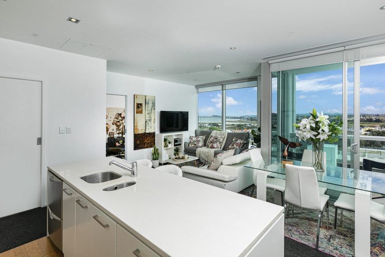 Photo of property in Sentinel Apartments, 905/3 Northcroft Street, Takapuna, Auckland, 0622