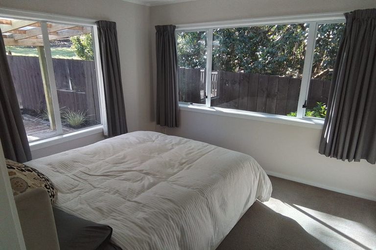 Photo of property in 2/129 Edmonton Road, Te Atatu South, Auckland, 0610