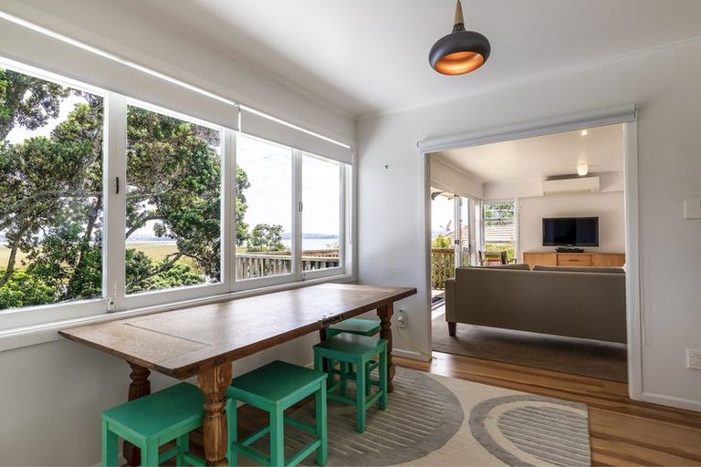 Photo of property in 40 Gill Avenue, Te Atatu Peninsula, Auckland, 0610