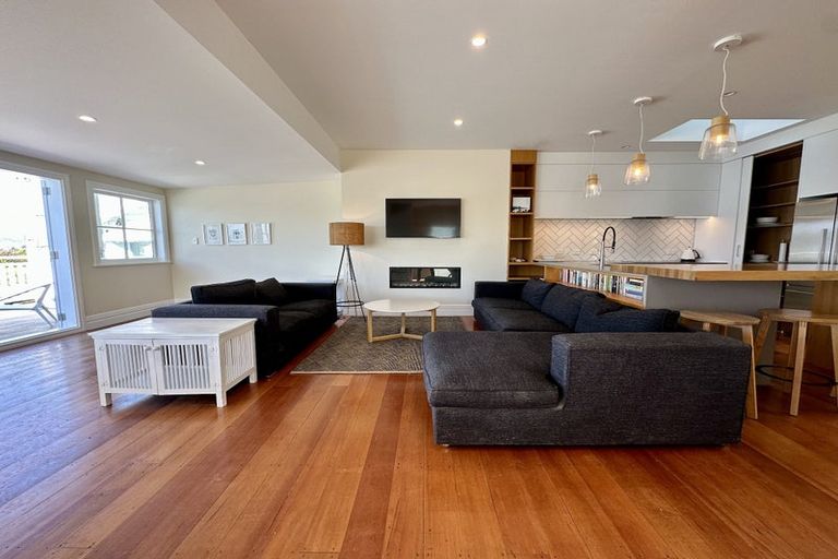 Photo of property in 163 Marine Parade, Seatoun, Wellington, 6022