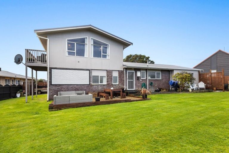 Photo of property in 11 Pohutukawa Drive, Opunake, 4616