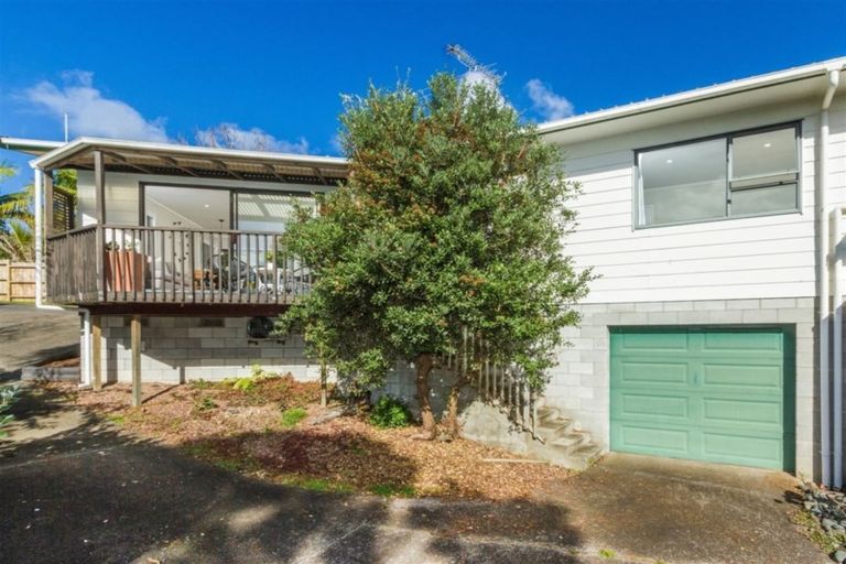 Photo of property in 1/28 Capilano Place, Glenfield, Auckland, 0629