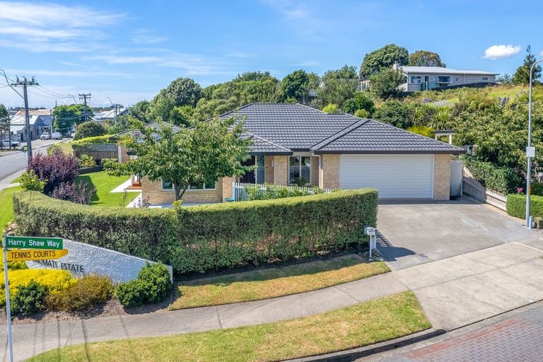 Photo of property in 1 Harry Shaw Way, Raumati South, Paraparaumu, 5032