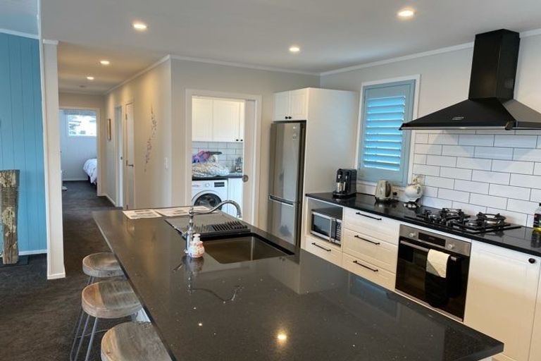 Photo of property in 17 Regent Street, Martinborough, 5711