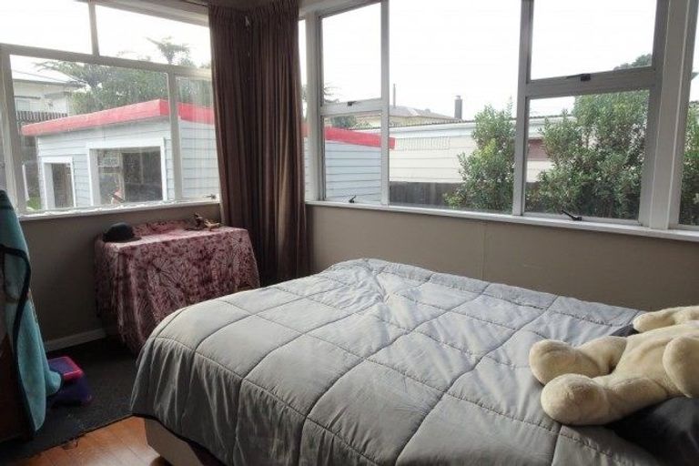 Photo of property in 2 Warburton Street, Karoro, Greymouth, 7805
