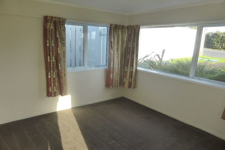 Photo of property in 1/36 Exmouth Road, Northcote, Auckland, 0627