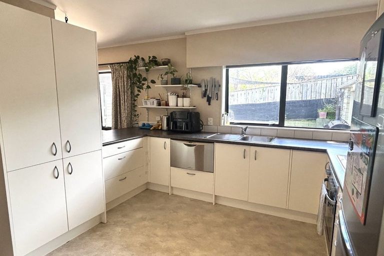 Photo of property in 32 Weggery Drive, Waikanae Beach, Waikanae, 5036