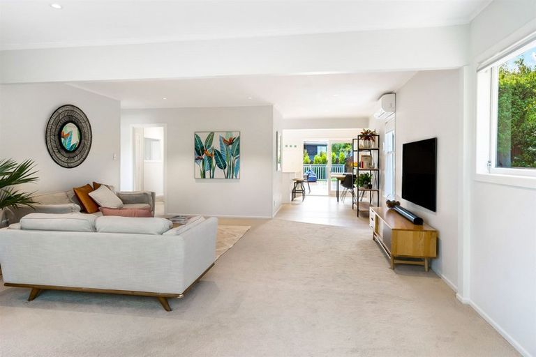 Photo of property in 70 Blakeborough Drive, Forrest Hill, Auckland, 0620