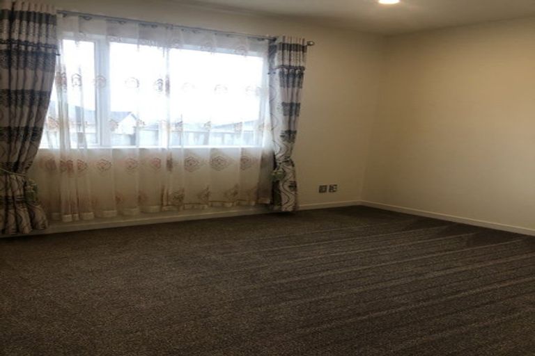 Photo of property in 8 Tawa Place, Orewa, 0931