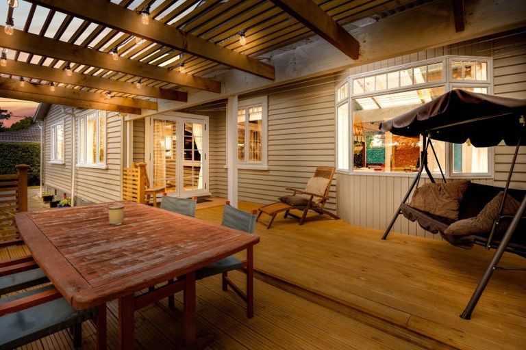 Photo of property in 77 Govett Avenue, Frankleigh Park, New Plymouth, 4310