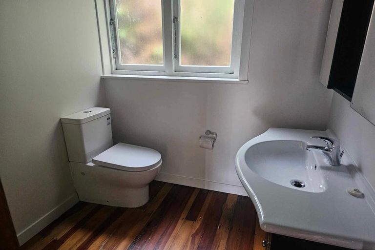 Photo of property in 64a Northland Road, Northland, Wellington, 6012