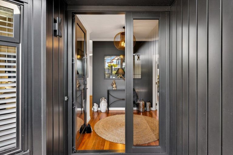 Photo of property in 8 Selwyn Road, Hospital Hill, Napier, 4110