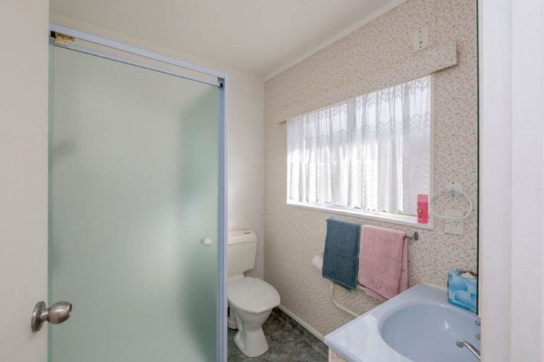 Photo of property in 6 Cranbrook Grove, Waikanae, 5036