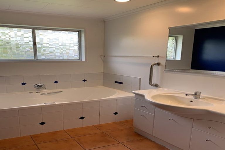 Photo of property in 16 Te Punga Place, Awapuni, Palmerston North, 4412