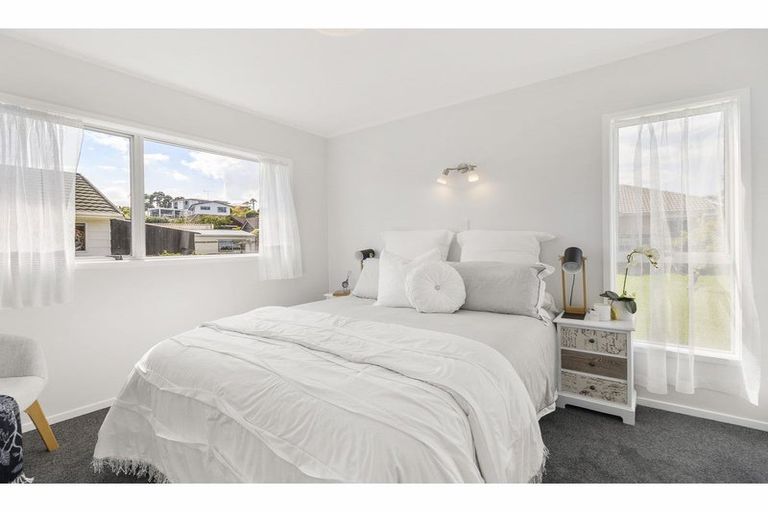 Photo of property in 2/12 Bay Street, Red Beach, 0932