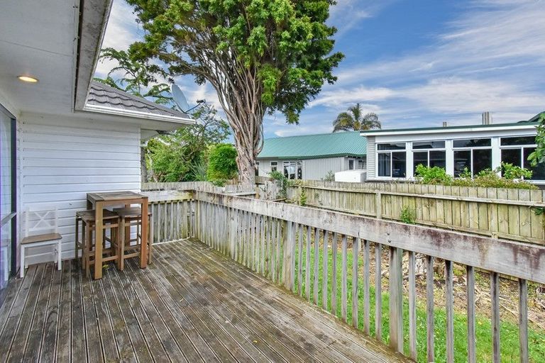 Photo of property in 60 Mckean Avenue, Manurewa, Auckland, 2102