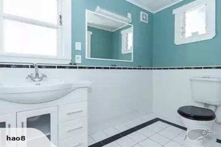 Photo of property in 28 Thackeray Street, Hamilton Lake, Hamilton, 3204