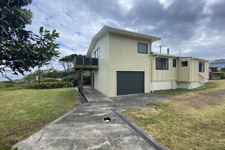 Photo of property in 12 Point Road, Mokau, 4376