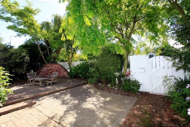 Photo of property in 30a Saint Albans Street, Bradford, Dunedin, 9011