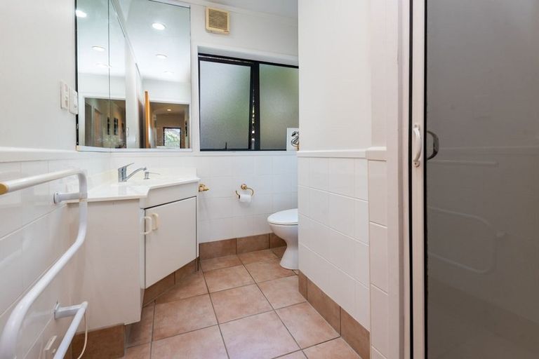 Photo of property in 2/5 Perendale Close, Somerville, Auckland, 2014