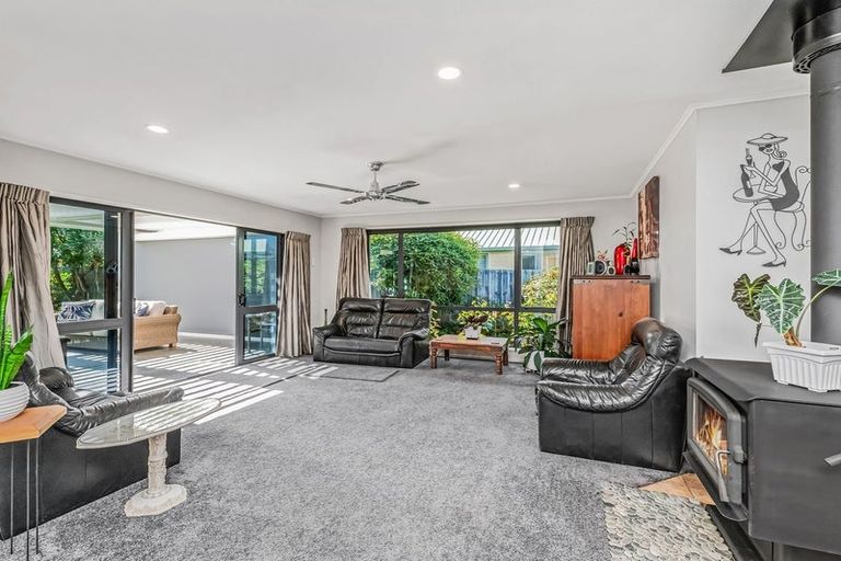 Photo of property in 28 Durrell Way, Rolleston, 7614