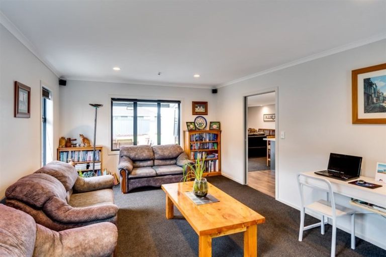 Photo of property in 11 Hawea Place, Poraiti, Napier, 4112