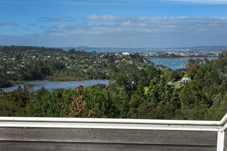 Photo of property in 32 Te Araroa Drive, Paremoremo, Auckland, 0632