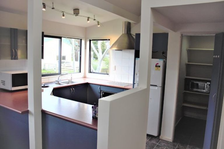 Photo of property in 6 Tokay Place, Huapai, Kumeu, 0810