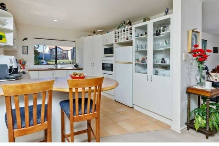 Photo of property in 16 Fearnley Grove, Albany, Auckland, 0632