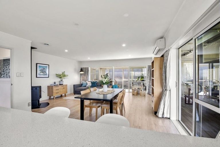 Photo of property in 1/3 Hall Road, Glenfield, Auckland, 0629