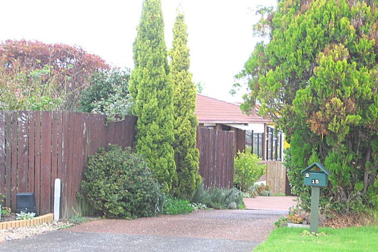 Photo of property in 1/15 Essington Place, Half Moon Bay, Auckland, 2012