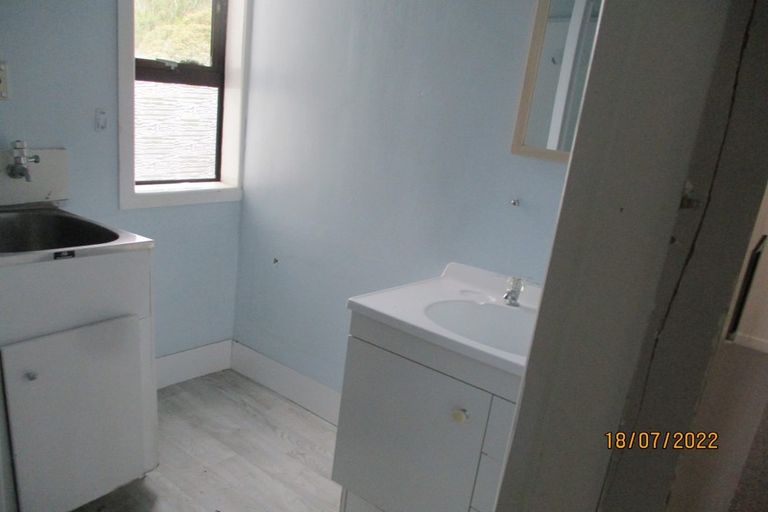 Photo of property in 81 Northland Road, Northland, Wellington, 6012